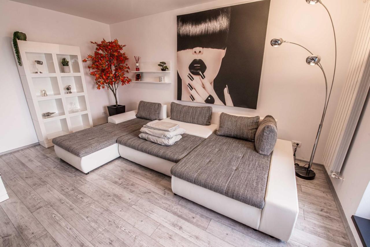 2-Room Penthouse Plaza Residence P1 Bukares Bagian luar foto